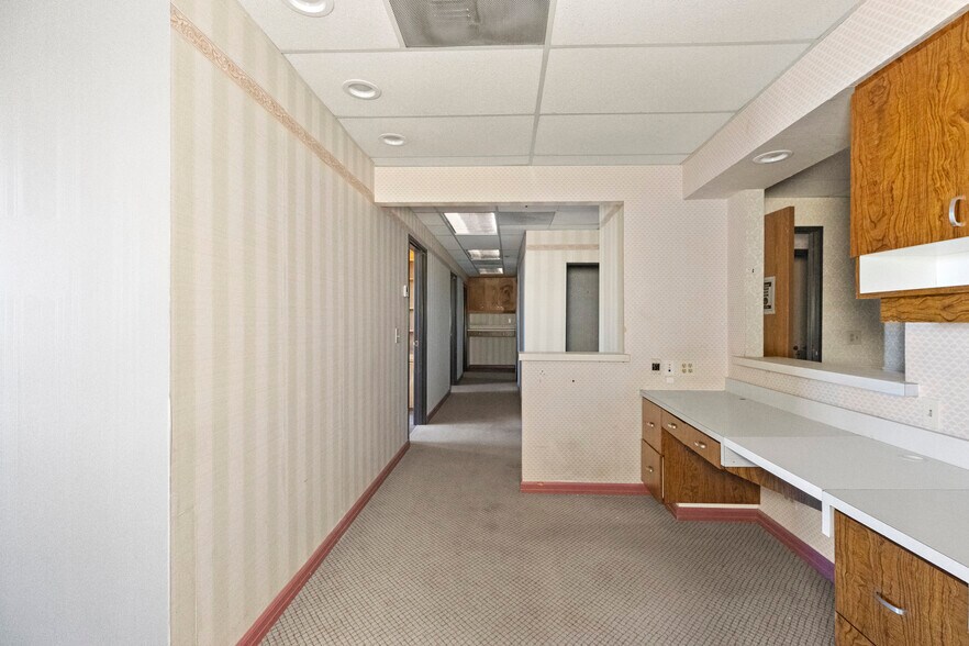 More Photos Of 44215 15th St W, Lancaster Medical For Sale