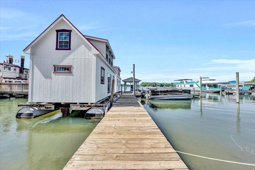 More Photos Of 3619 Airport Rd, Moneta Marina For Sale