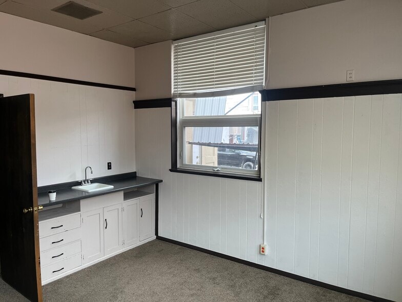 More Photos Of 45 E Loucks St, Sheridan Office For Lease