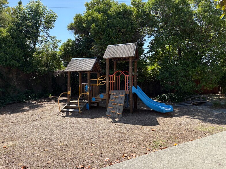 More Photos Of 4161 Alma St, Palo Alto Religious Facility For Lease