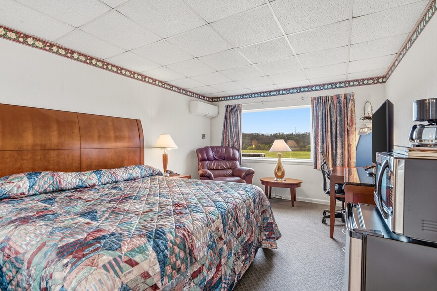 More Photos Of 6920 Motor Inn Dr, Huntingdon Hotel For Sale