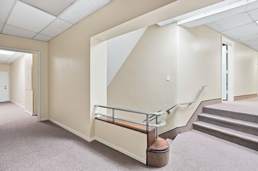 More Photos Of 3506 Memorial Ave, Lynchburg Office For Sale