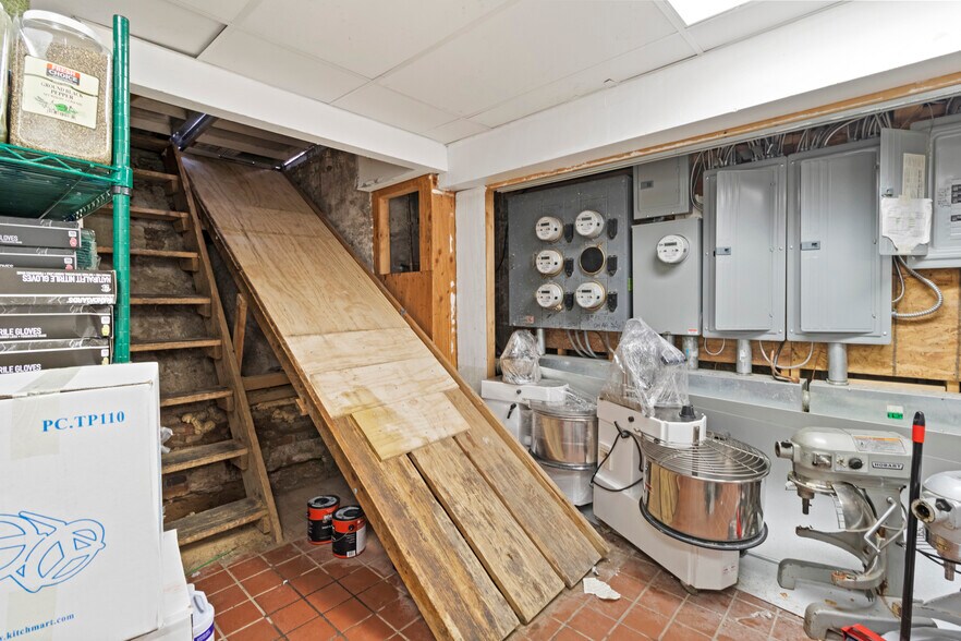 More Photos Of 700 S 5th St, Philadelphia Apartments For Sale