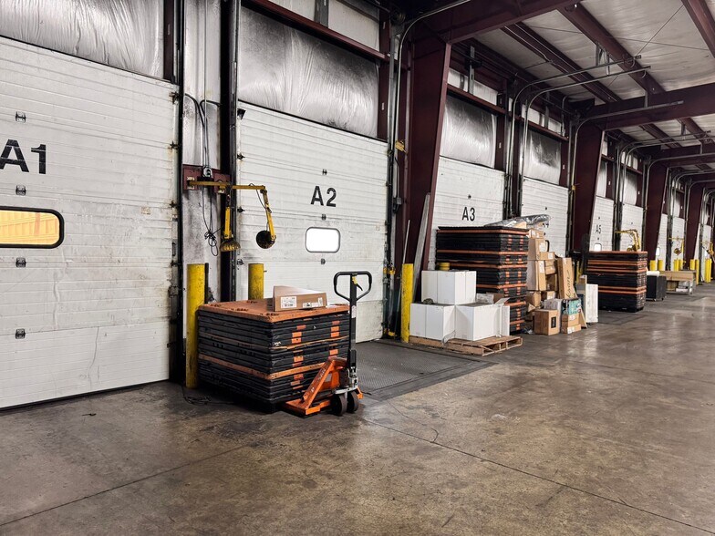 More Photos Of 6713 Pickard Dr, Mattydale Truck Terminal For Lease