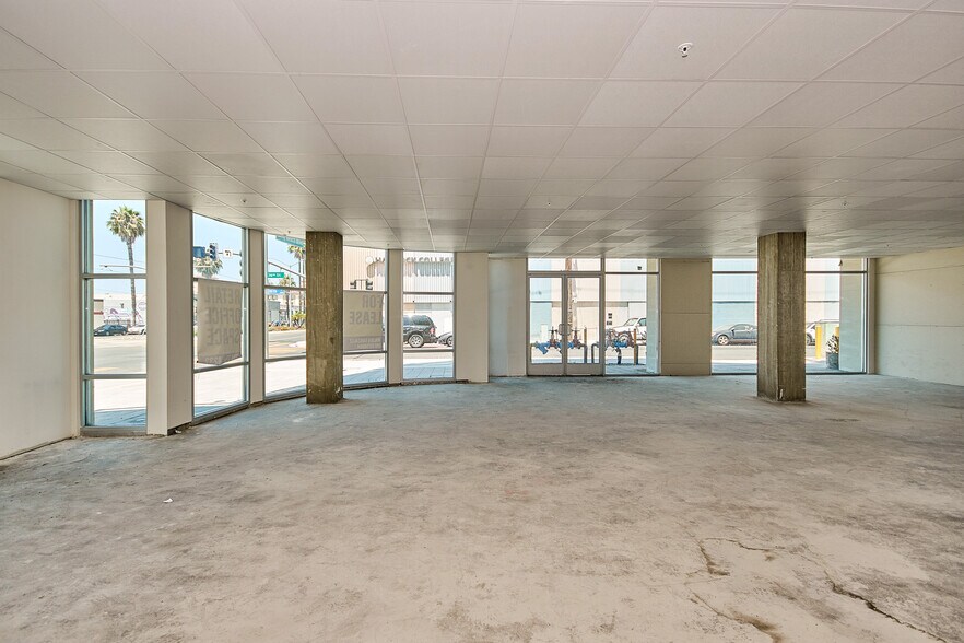More Photos Of 1598 Long Beach Blvd, Long Beach Storefront Retail Office For Sale