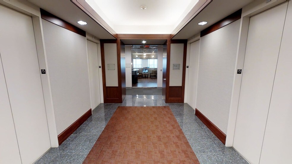More Photos Of 365 Canal St, New Orleans Office For Lease