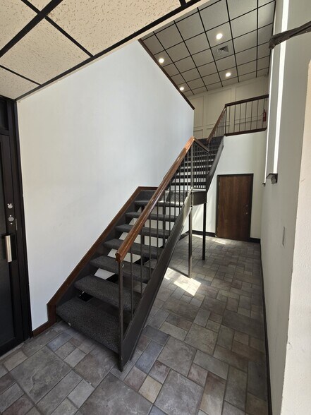 More Photos Of 4015 Belt Line Rd, Addison Office For Lease