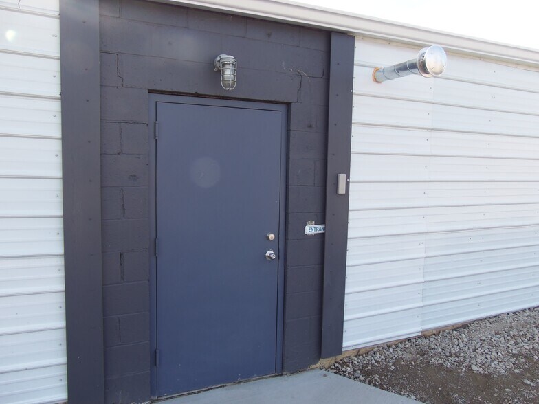 More Photos Of 45464 Woodward Ave, Pontiac Warehouse For Lease