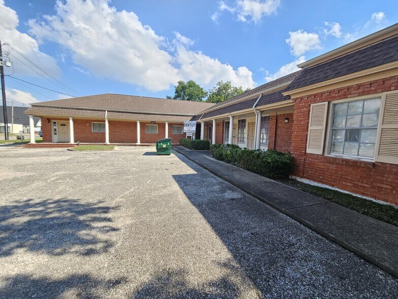 More Photos Of 1027 Main St, Pasadena Medical For Sale