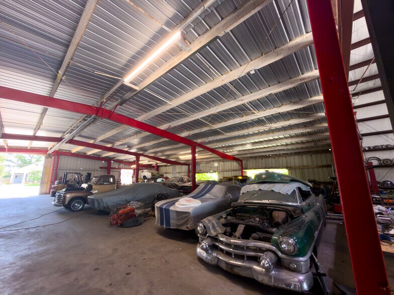More Photos Of 1401 Barrancas Ave, Pensacola Showroom For Sale