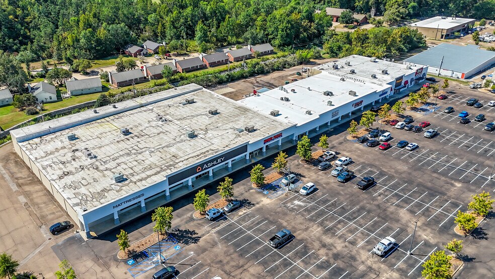 More Photos Of 2128-2150 Jackson Ave W, Oxford General Retail For Sale