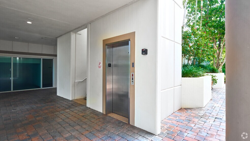More Photos Of 11641 Kew Gardens Ave, Palm Beach Gardens Medical For Lease