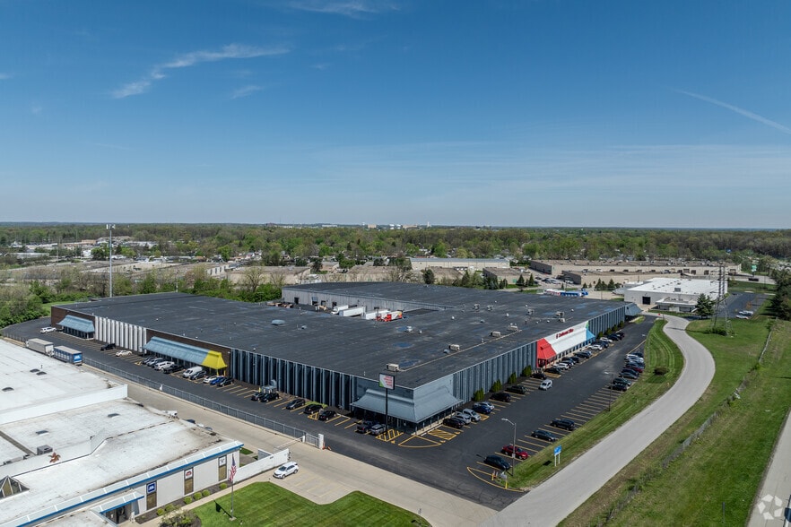 More Photos Of 5051 Freeway Dr E, Columbus Warehouse For Sale