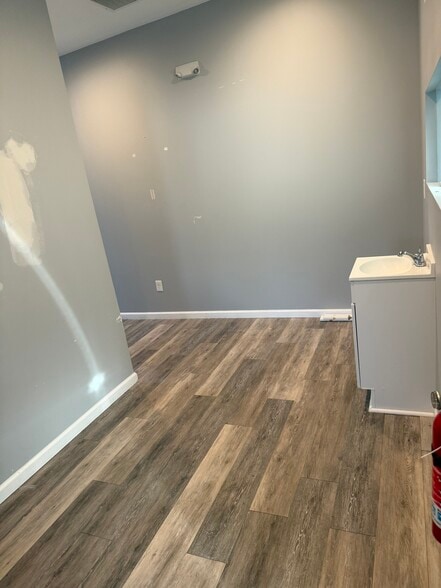 More Photos Of 10 Broadway, Trumbull General Retail For Lease