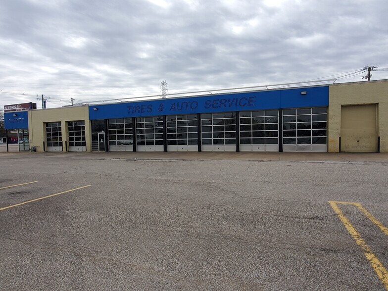 More Photos Of 4300 N 1st Ave, Evansville General Retail For Lease