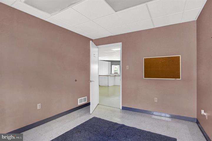 More Photos Of 57 W Shortcut Rd, Newport Showroom For Sale