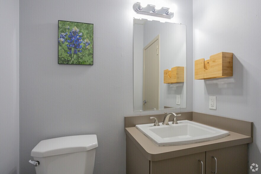 More Photos Of 5151 Mitchelldale St, Houston Unknown For Lease