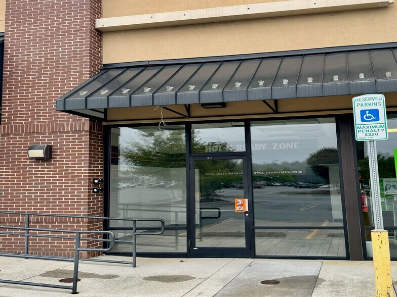More Photos Of 109-143 Commons Dr, Franklin General Retail For Lease