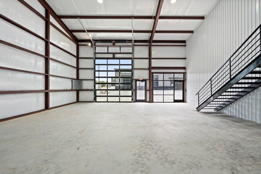 More Photos Of 451 Farrell Rd, Dripping Springs Light Distribution For Sale