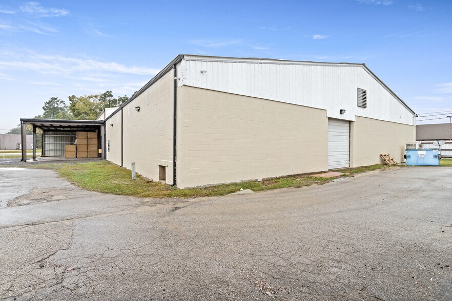 More Photos Of 1400 N 5th St, Silsbee General Retail For Sale