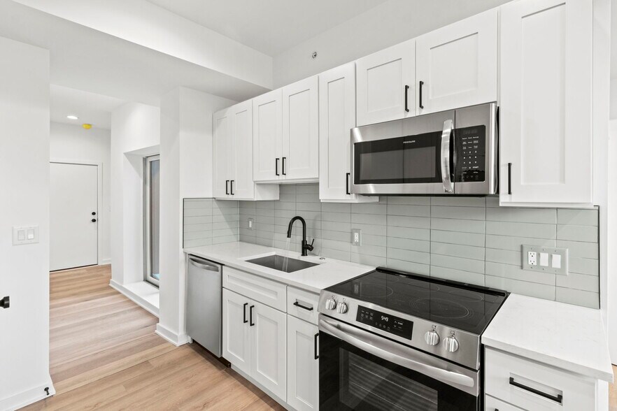 More Photos Of 724-726 S 4th St, Philadelphia General Retail For Sale