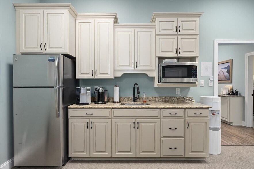 More Photos Of 11022 Nicholas Ln, Berlin Storefront Retail Office For Sale