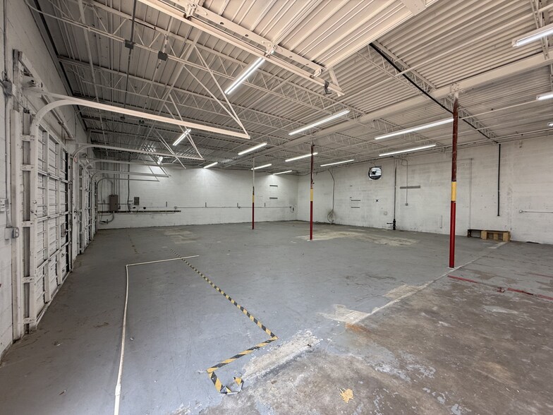 More Photos Of 4309 Action St, Garland Service For Lease
