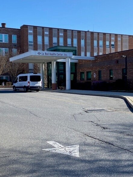 More Photos Of 21 W Clarke Ave, Milford Medical For Lease