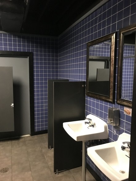 More Photos Of 1815 N Main St, Royal Oak Bar For Lease