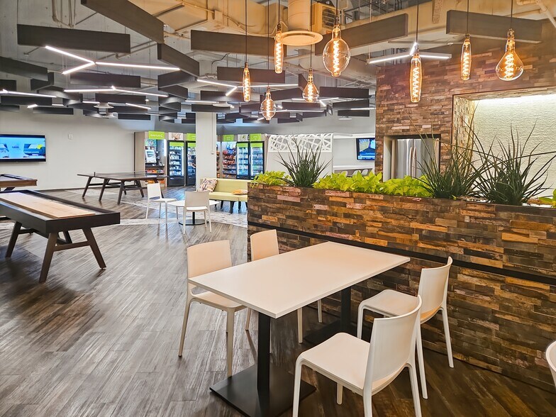 More Photos Of 1415 W 22nd St, Oak Brook Coworking Space