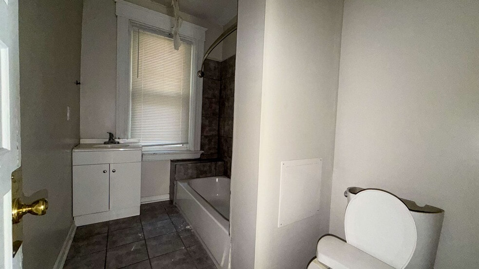 More Photos Of 2478 Paris St, Cincinnati Multifamily For Sale