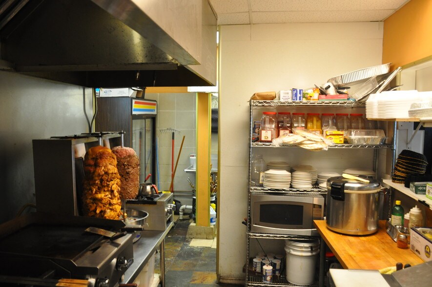 More Photos Of 2011 N Damen Ave, Chicago Restaurant For Sale