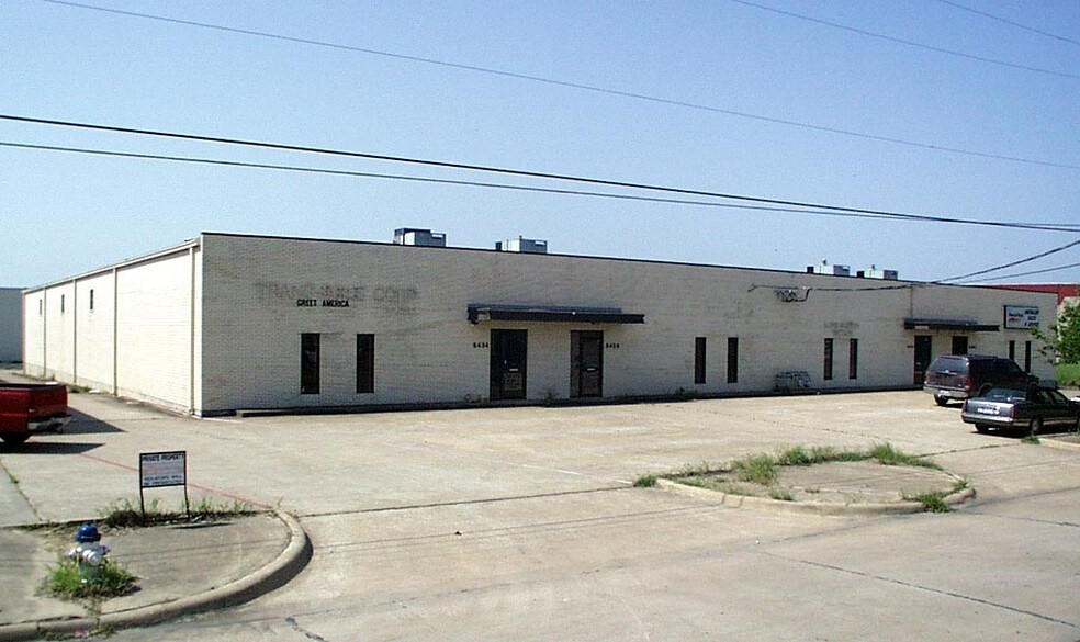 More Photos Of 8404-8434 Endicott Ln, Dallas Warehouse For Lease