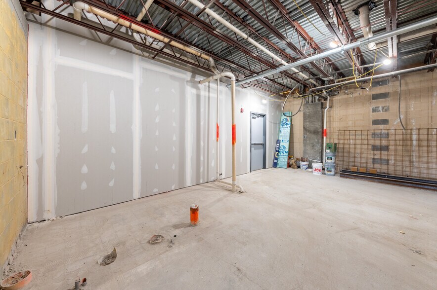 More Photos Of 50 Middletown Loop, White Hall Storefront Retail Office For Lease