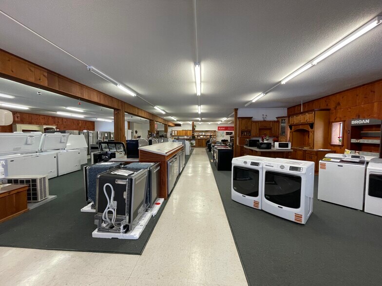 More Photos Of 16288 W Stress Rd, Hayward Showroom For Sale