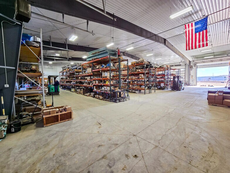 More Photos Of 509 Well St, Williston Warehouse For Lease