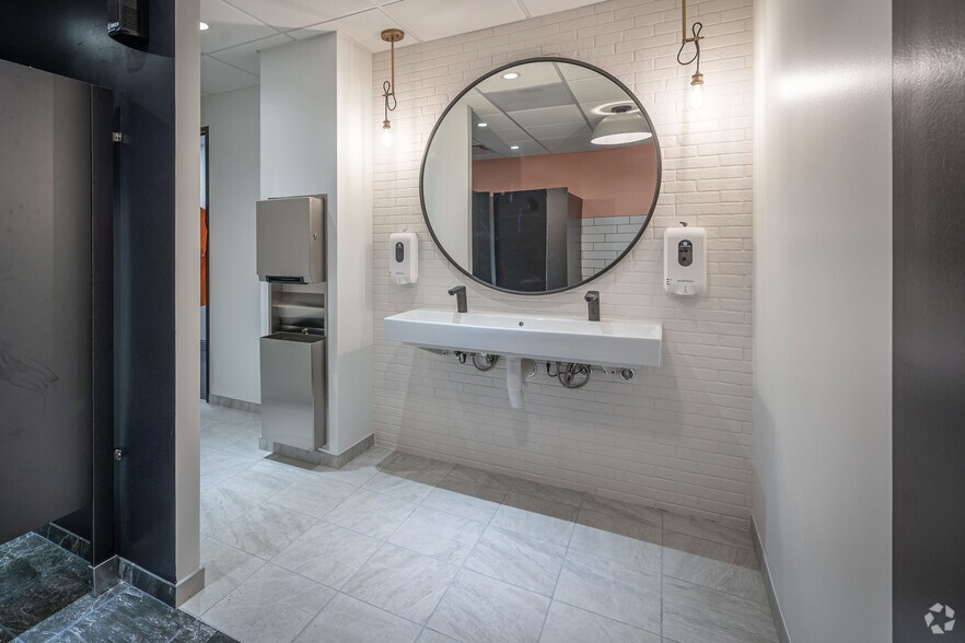 More Photos Of 17043 El Camino Real, Houston Unknown For Lease