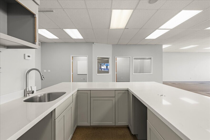 More Photos Of 935-965 Brewster Ave, Redwood City Storefront Retail Office For Lease