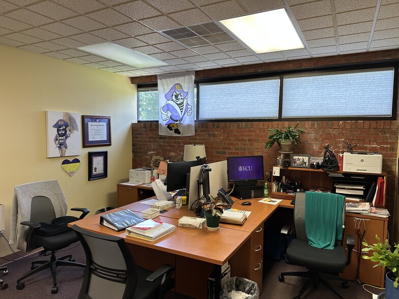 More Photos Of 2303 Executive Cir, Greenville Medical For Sale