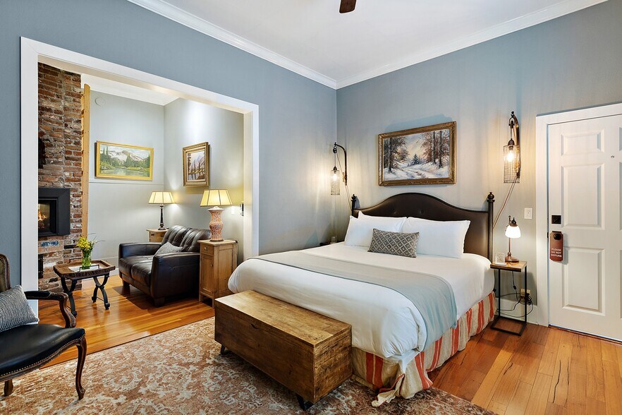 More Photos Of 240 E California St, Jacksonville Hotel For Sale