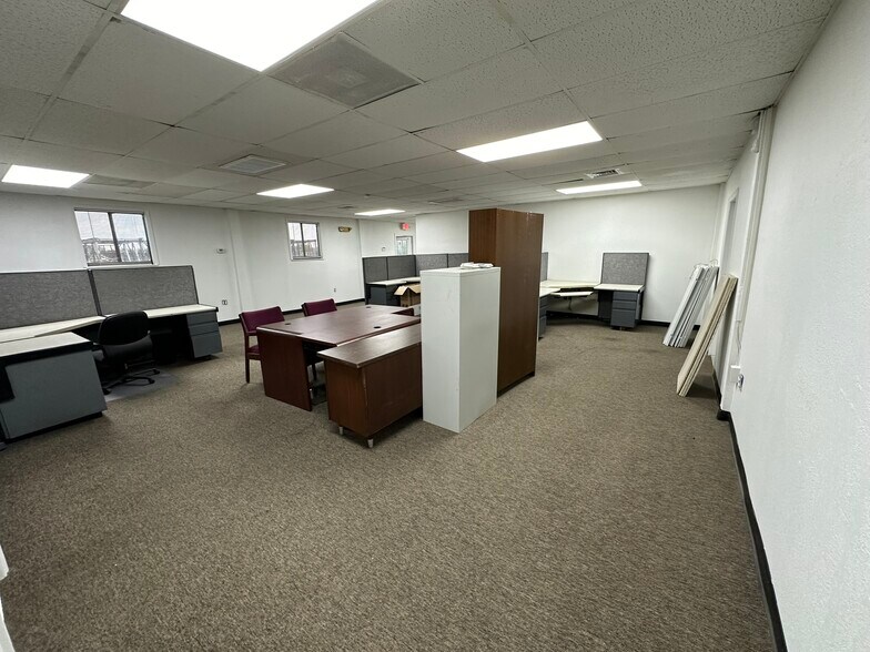 More Photos Of 5609 E Adamo Dr, Tampa Warehouse For Lease