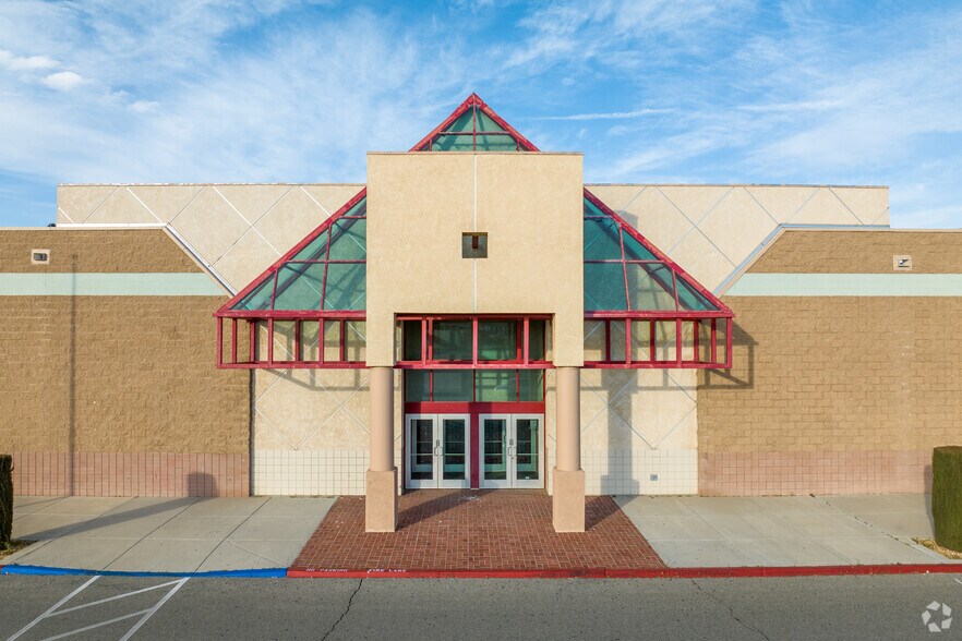 More Photos Of 14420 Bear Valley Rd, Victorville Bowling Alley For Lease