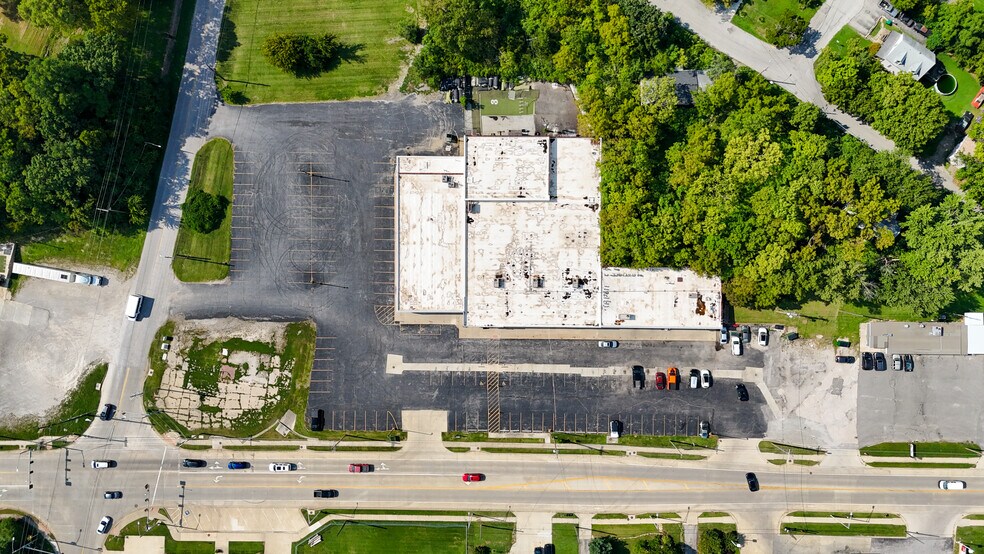 More Photos Of 1260-1280 Merriam Ln, Kansas City General Retail For Sale