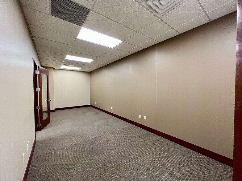 More Photos Of 6300 N Revere Dr, Kansas City Medical For Lease