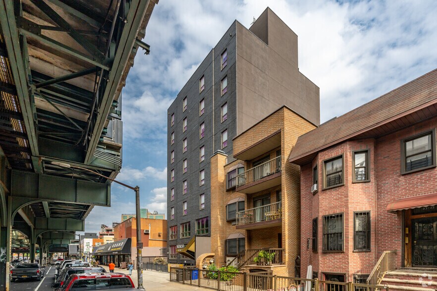 More Photos Of 30-17 31st St, Astoria Hotel For Lease