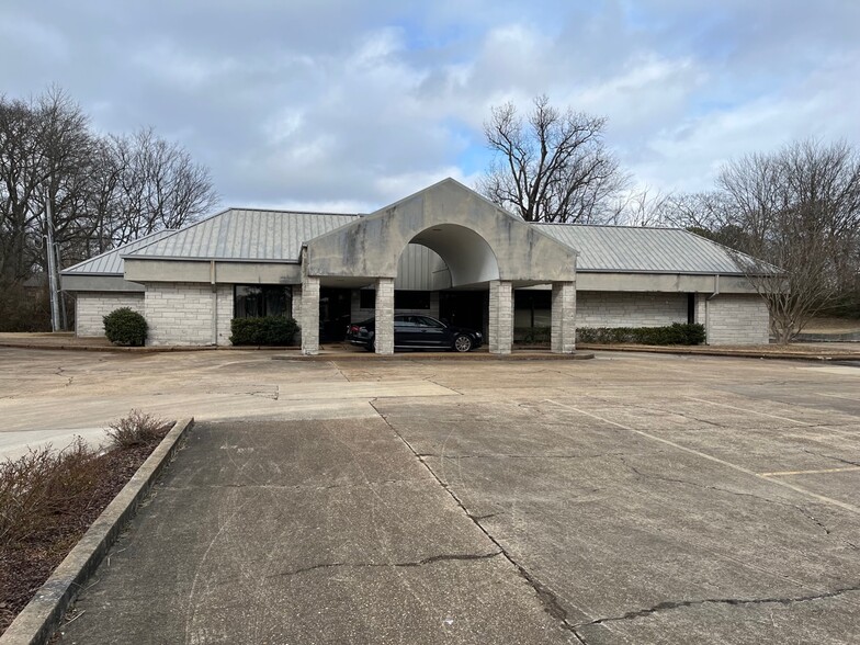 Primary Photo Of 1464 Medical Park Cir, Tupelo Medical For Sale