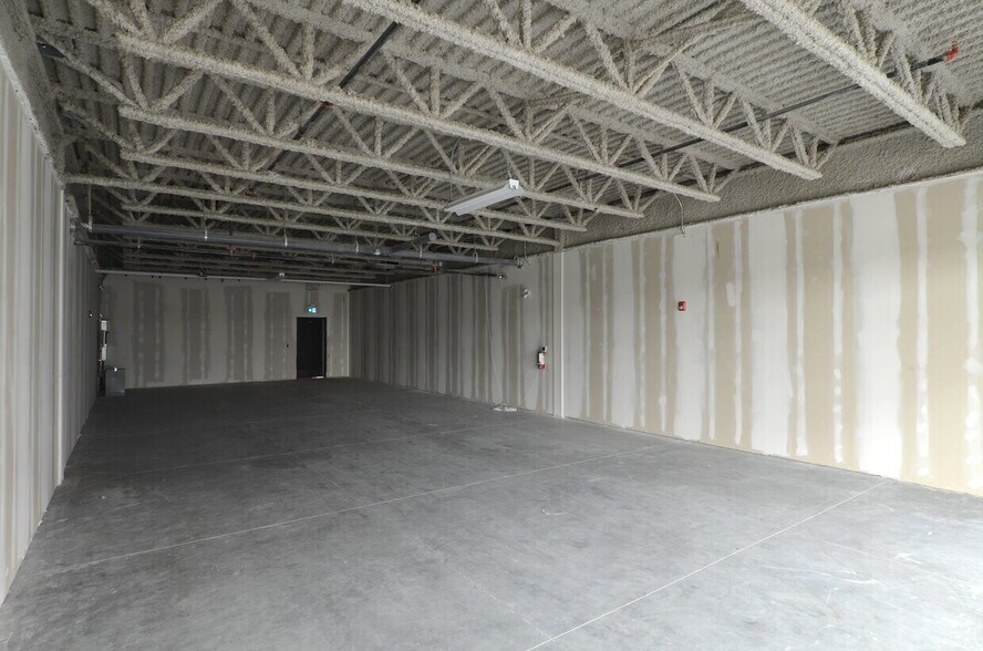 More Photos Of 28 Kingsview, Airdrie Storefront Retail Office For Sale