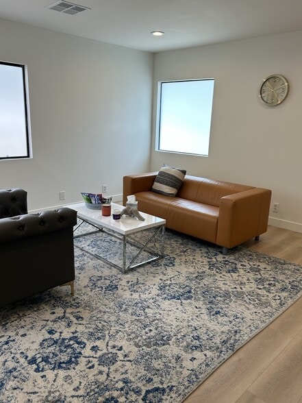 More Photos Of 22157 Clarendon St, Woodland Hills Office For Sale