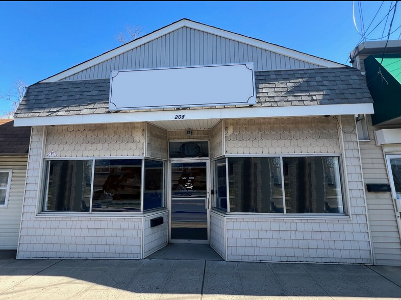 208 Main St  