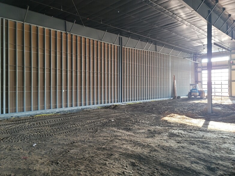 More Photos Of 1021 Elevate Ln, Mankato Light Distribution For Lease